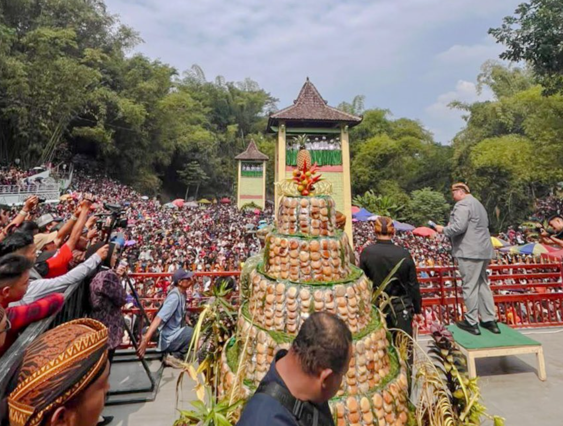Momen Airlangga Hartarto Pulang Kampung sebagai Dzurriyah Kiai Ageng Gribig
