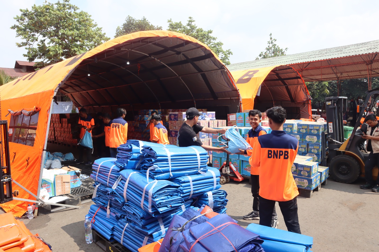 Gempa NTT: 165,97 Ton Bantuan Meluncur, Starlink hingga Genset Ikut Dikirim