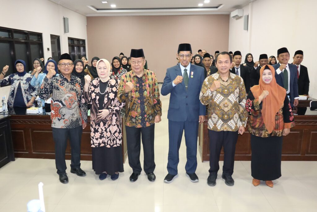 Dr. Drs. H. Supriyono, M.Ed.: Jalan Panjang dari Reparasi Radio hingga Memimpin UNISBA