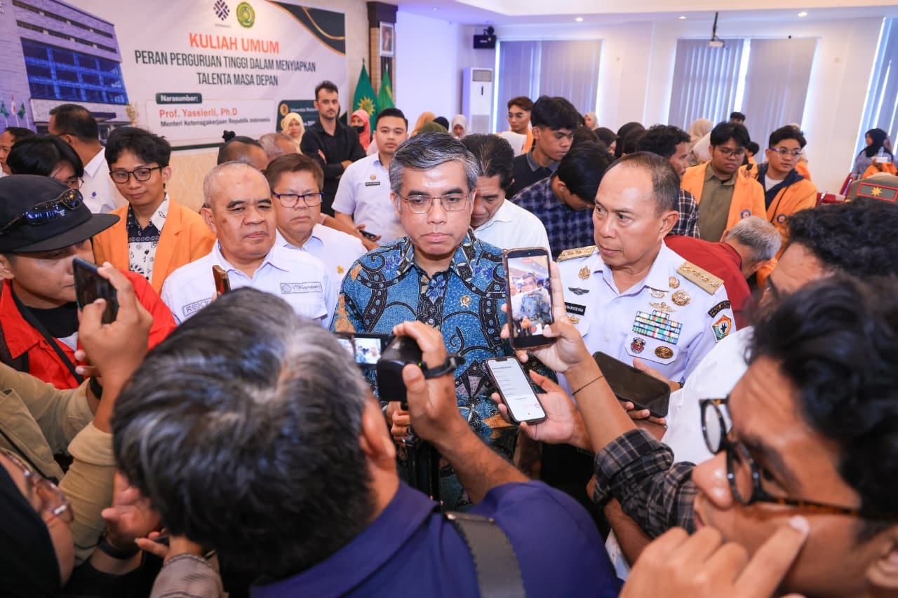 Soroti Mismatch Lulusan dan Dunia Kerja, Menaker: Kampus Perlu Perkuat Kolaborasi dengan Industri