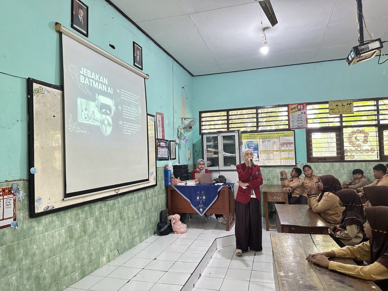 Mahasiswa KKN Umsida Perkuat Literasi Digital Siswa Lewat AI dan Editing Visual