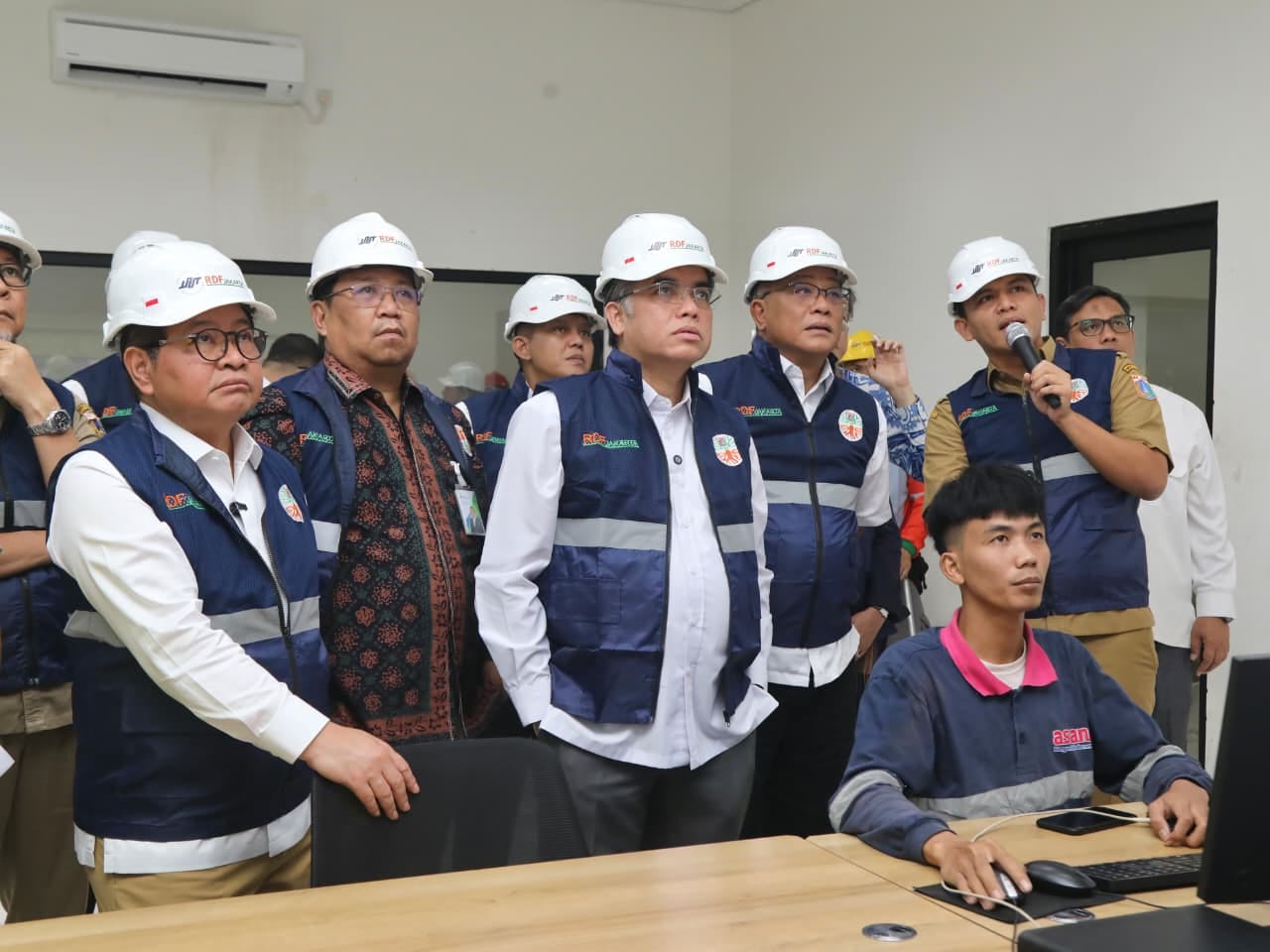 Menaker Yassierli Umumkan Diskon 50 Persen Iuran JKK dan JKM Pekerja Informal Sektor Persampahan