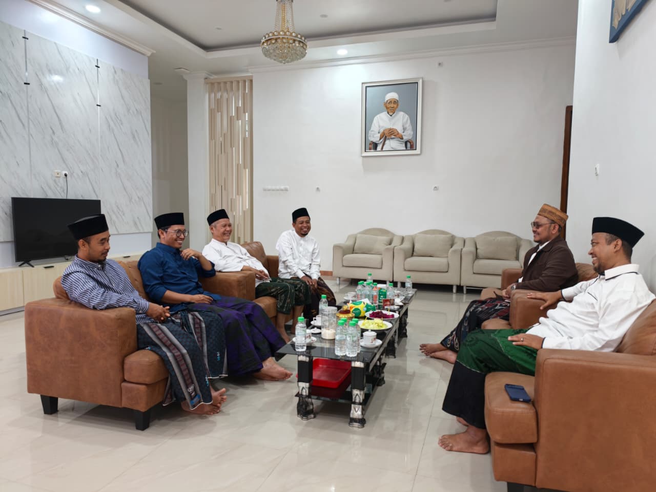 Dua Alumni Al-Azhar Inisiasi Pertemuan Kiai Fauzan Zaini dan Ketua PDM Sampang untuk Islah