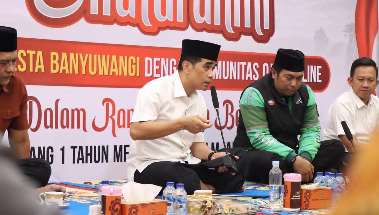 Kapolresta Banyuwangi Jagongan Bareng Komunitas Ojol, Ajak Jaga Kamtibmas