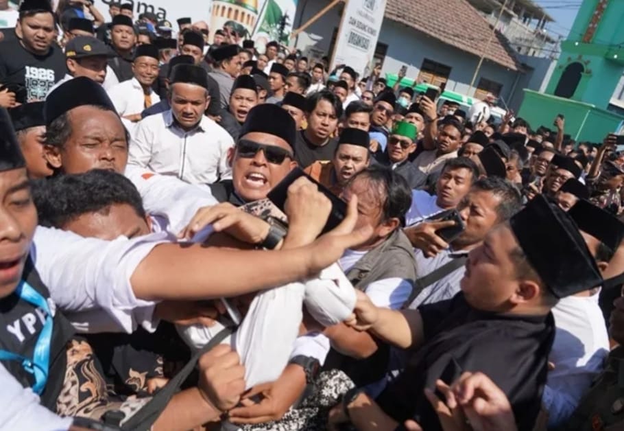 Muktamar NU Ricuh, Massa Desak Perkum Tak Jegal Gus Yusuf dan Gus Salam