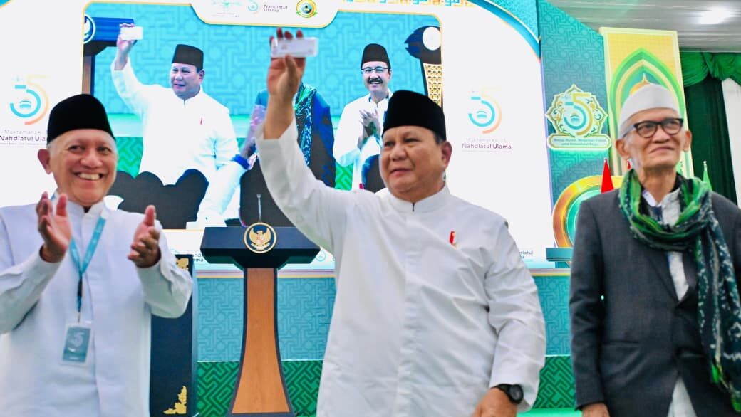 Prabowo Terima Kartanu Saat Tutup Muktamar NU: Saya Diterima sebagai Anggota