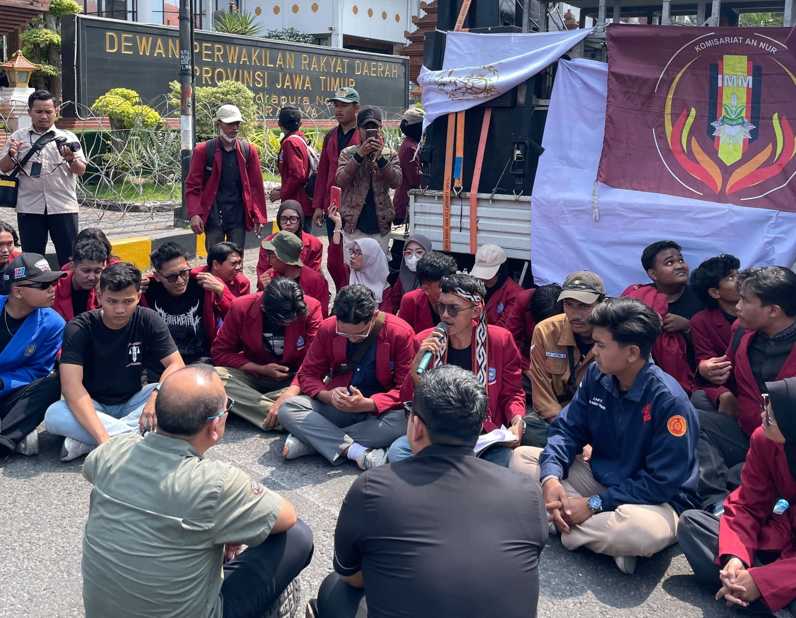 BEM PTMAI Zona V Bawa Tiga Tuntutan ke DPRD Jatim: Tambang, MBG, dan KDKMP