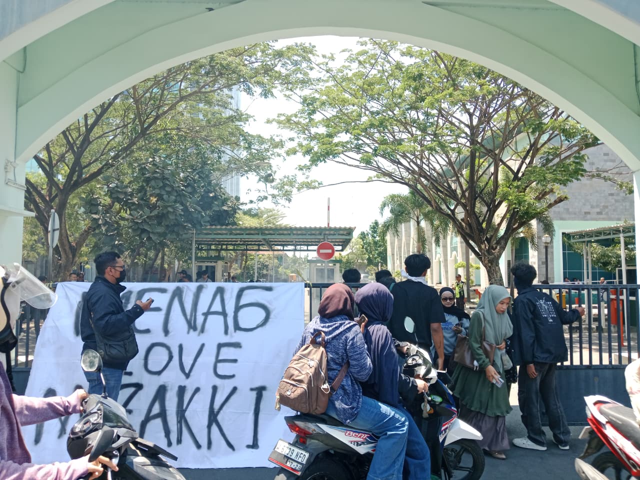 Kampus UINSA Disegel Mahasiswa, Perkuliahan Lumpuh