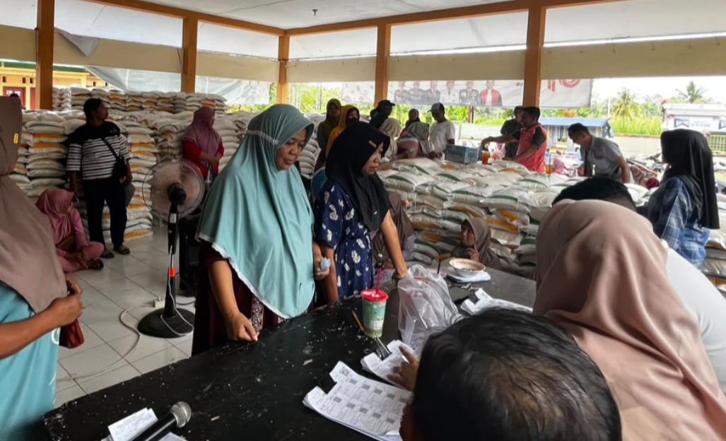 Pemkab Jember Salurkan Bantuan Pangan untuk 2.164 Keluarga di Kelurahan Bintoro