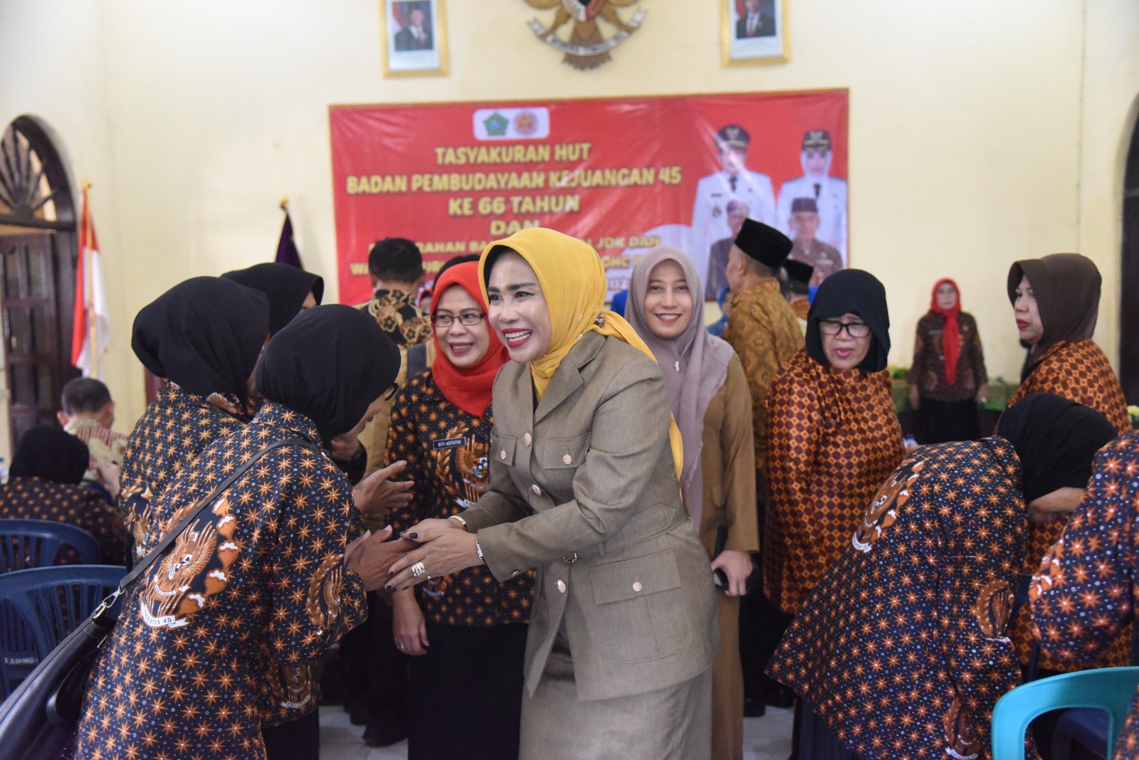 Wabup Sidoarjo Serahkan Bansos kepada Para Janda Perintis Kemerdekaan dan Warakawuri