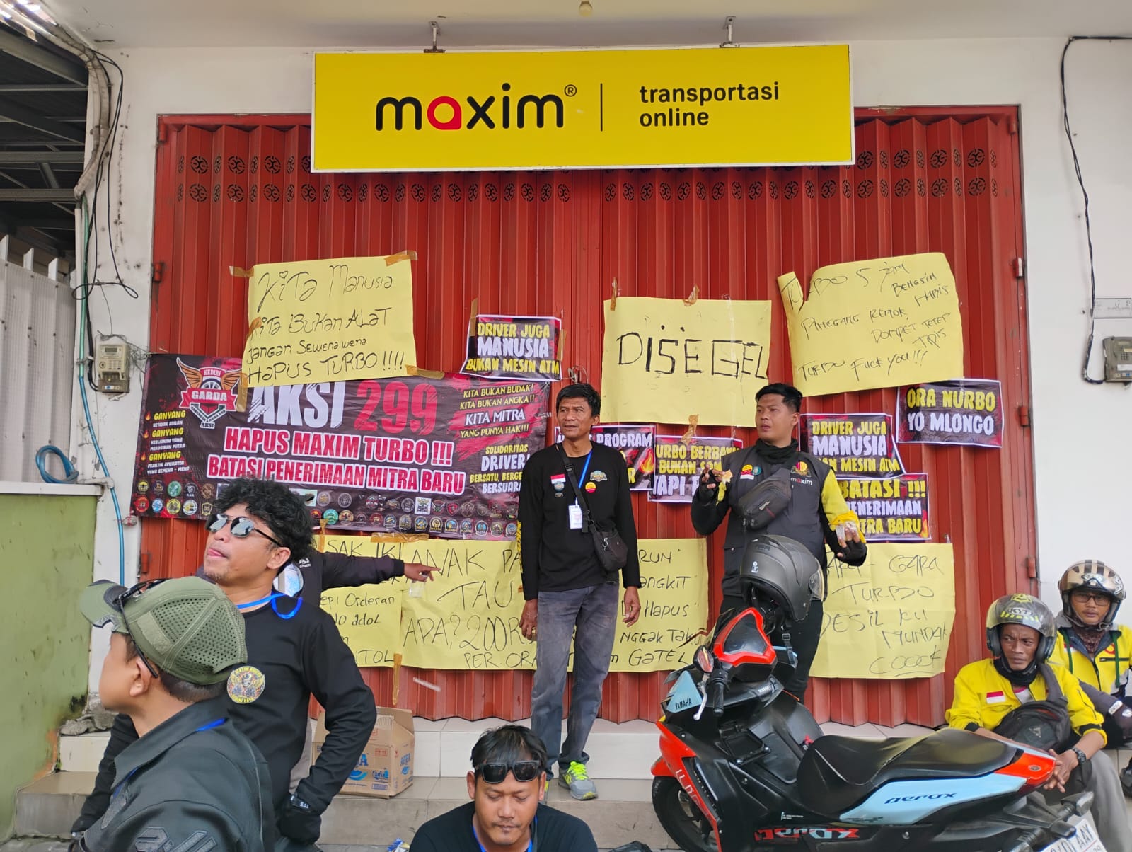 Ratusan Driver Ojol Segel Kantor Maxim Kediri, Garda Jatim Soroti Fitur Turbo