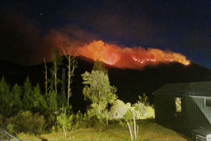 Api Mengepung Pegunungan Jatim, Semeru Terbakar 1.888 Hektare