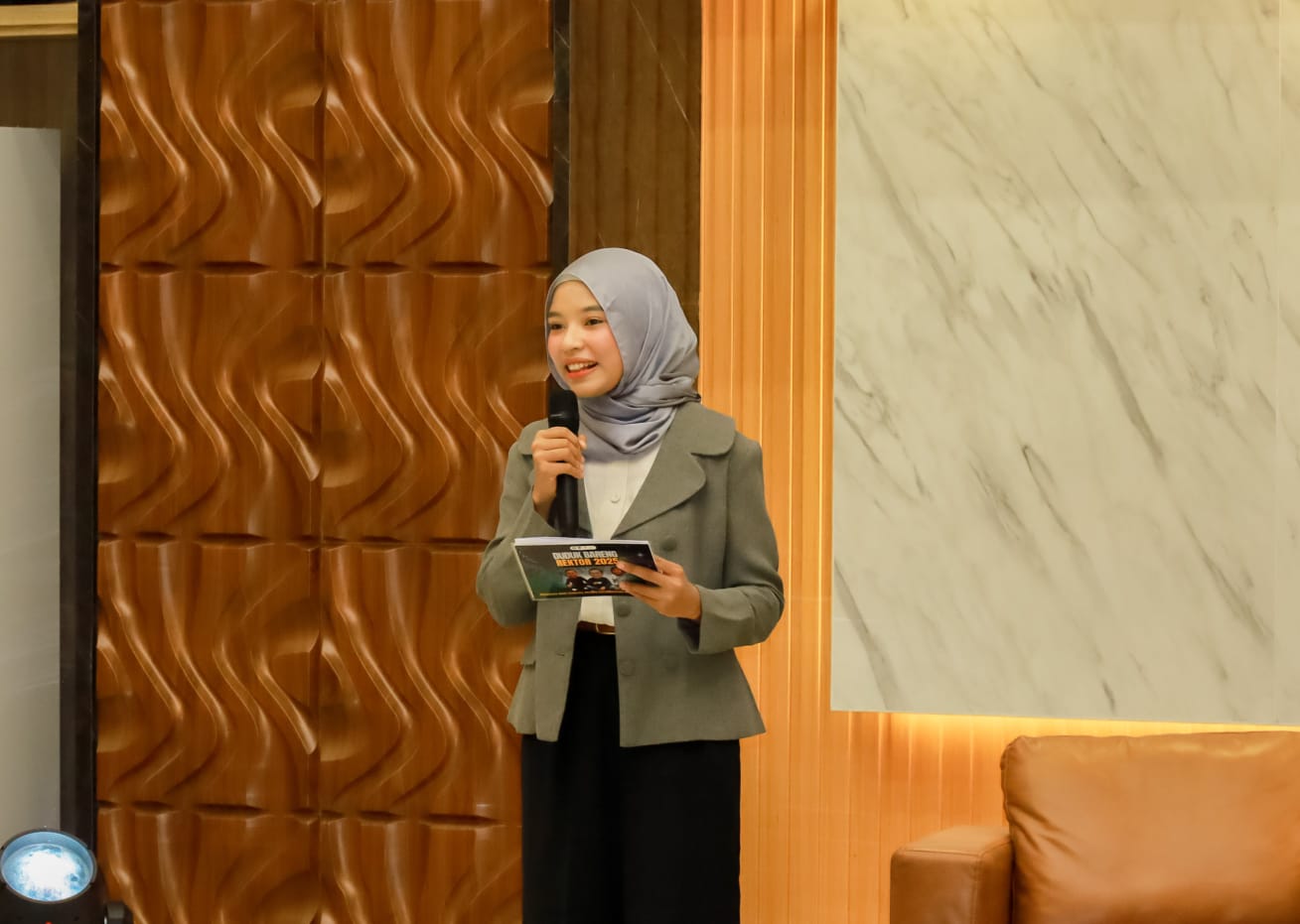 Bagaimana Cara Menyikapi Informasi di Menfess? Ini Kata Wapres BEM UNAIR