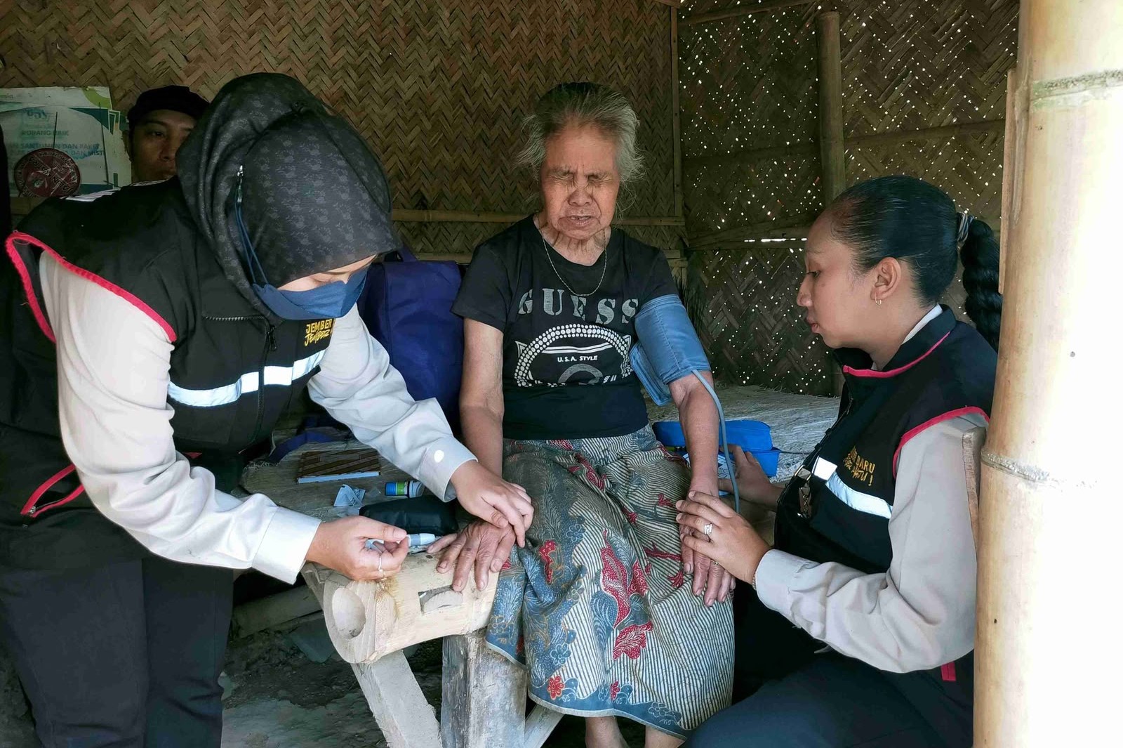 Jember Home Care Jangkau Dua Lansia Kakak Beradik di Jelbuk