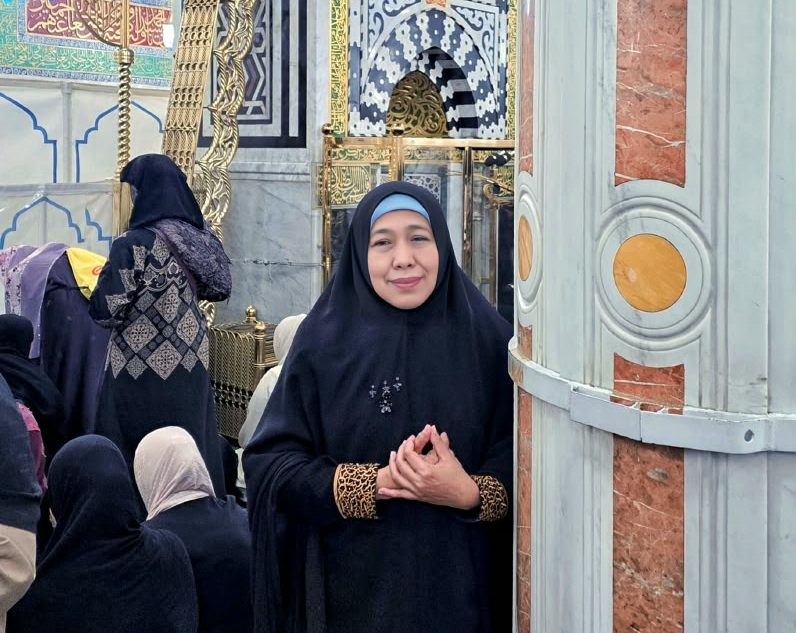 Khofifah Masuk Raudhah, Kenang Tiang Aisyah dan Ajak Teladani Sayyidah Aisyah