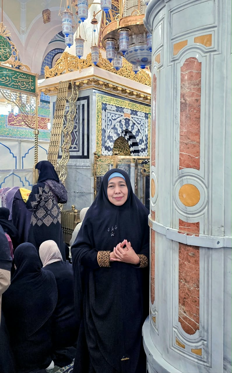 Khofifah Masuk Raudhah, Kenang Tiang Aisyah dan Ajak Teladani Sayyidah Aisyah