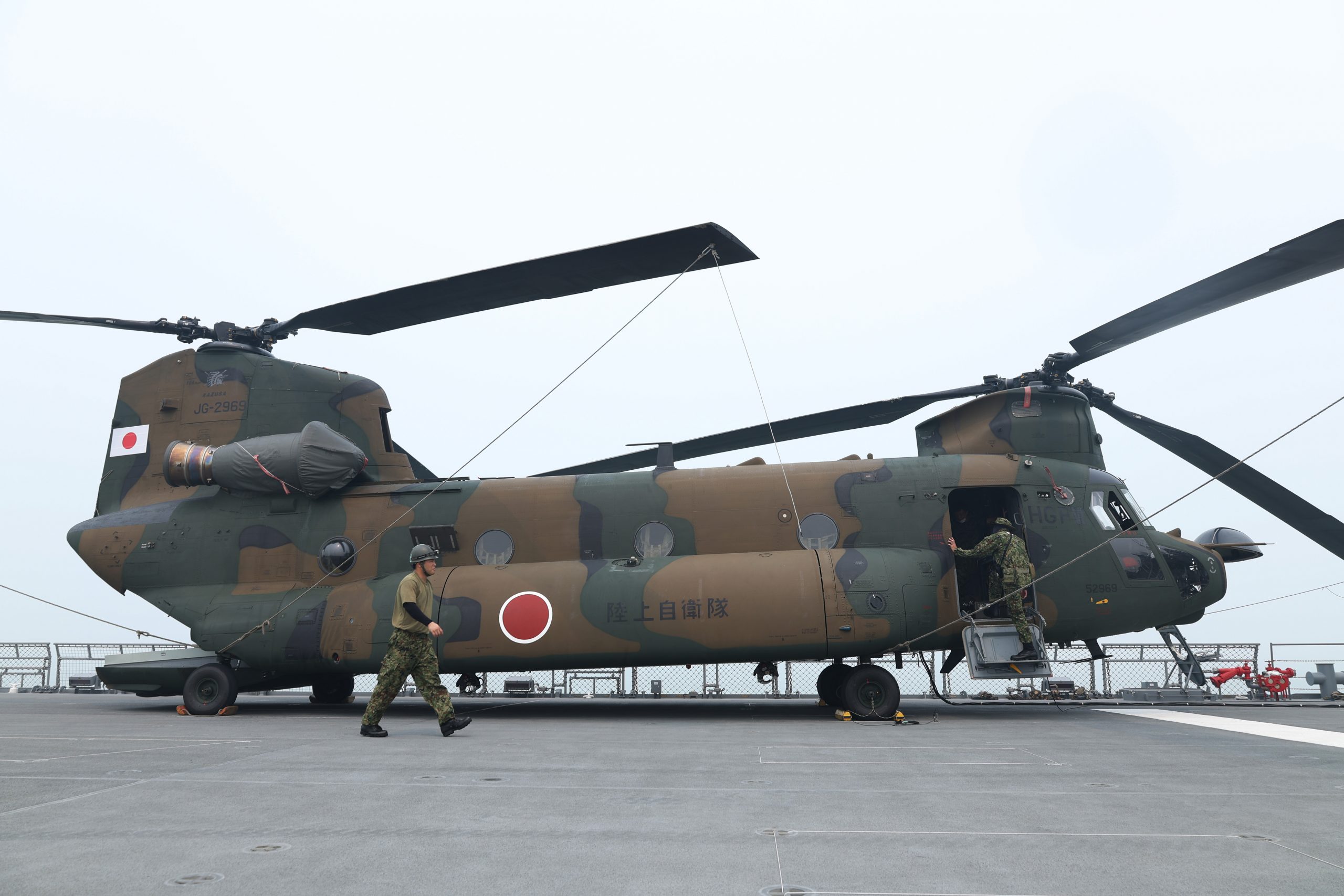 Armada CH-47 Chinook Milik Jepang Tiba di Kalimantan Barat, Bantu Padamkan Karhutla