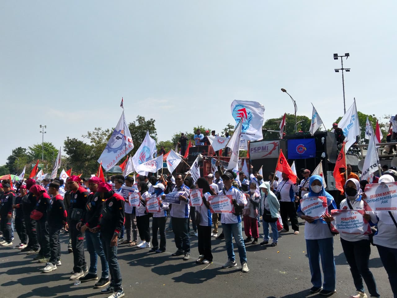 FSPMI Jatim Tuntut Penyelesaian Regulasi Ketenagakerjaan dan Penghapusan Pajak Buruh