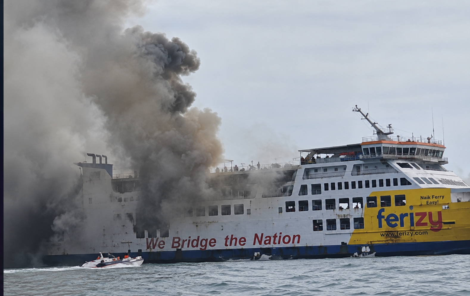 KMP Batumandi Bawa 184 Orang Terbakar di Selat Sunda, Berikut Spesifikasinya