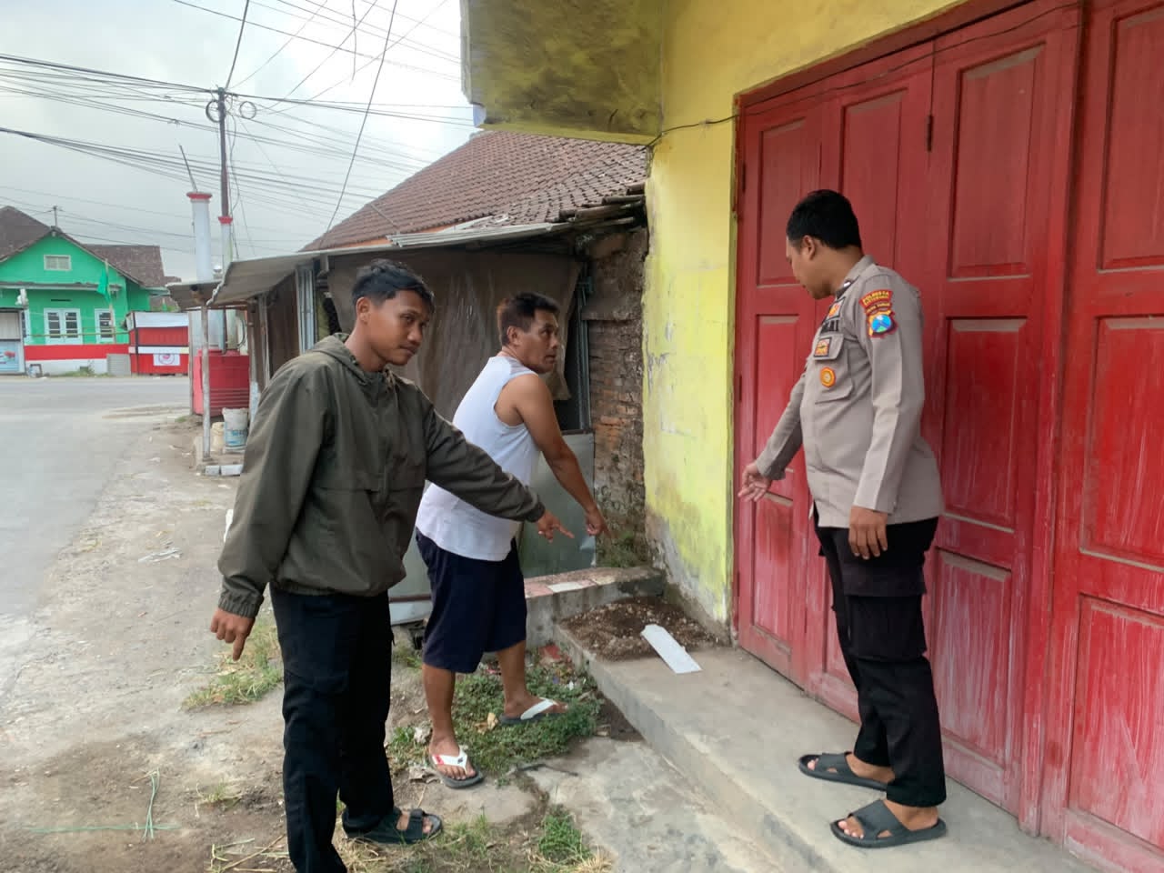Geger Warga Temukan Bayi Laki-laki Dibuang di Kalibaru Wetan Banyuwangi, Polisi Buru Pelaku