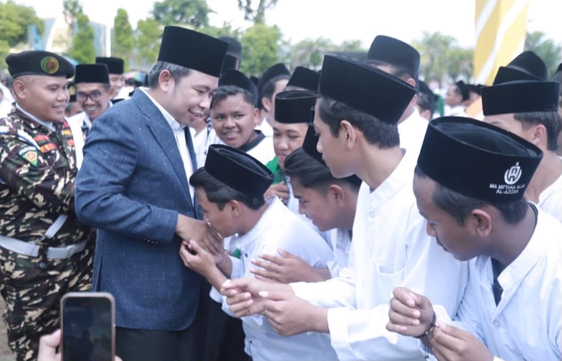 Pemkab Jember Buka Jalur Beasiswa Khusus Santri, Gus Fawait: Tidak Hanya Pintar Ngaji, Harus Bisa Jadi Pemimpin