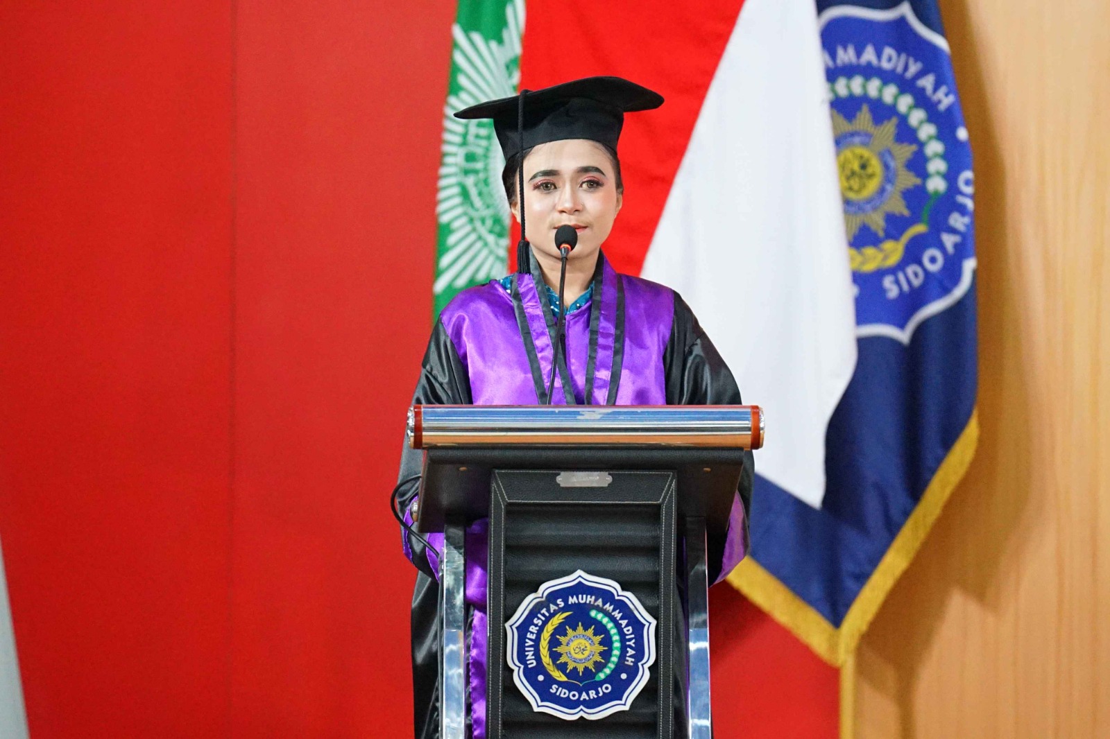 Merantau dari Flores, Lusia Wisudawan Katolik Umsida Lulus dengan Beasiswa Penuh