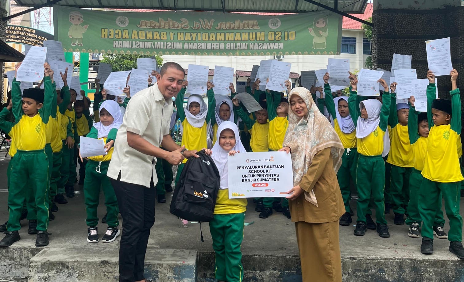 Kolaborasi PDM Kota Banda Aceh, Lazismu, dan Gramedia Bagikan School Kit untuk Pelajar