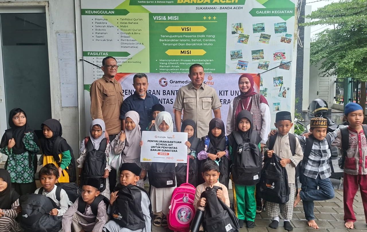 PDM Banda Aceh, Lazismu, dan Gramedia Bagikan Bantuan School Kit untuk Siswa SD Muhammadiyah 2