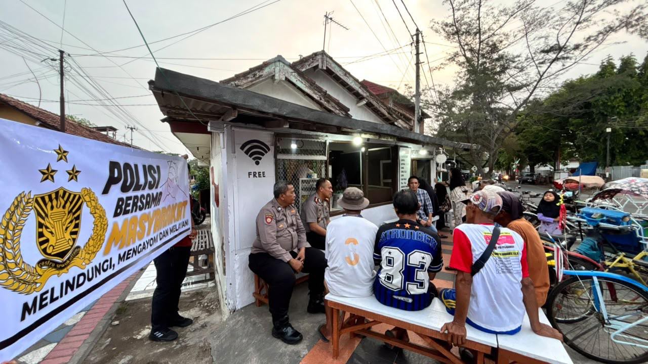 Awali Tugas di Banyuwangi, Kapolresta Jagongan Bersama Tukang Becak: Ajak Ikut Jaga Kamtibmas