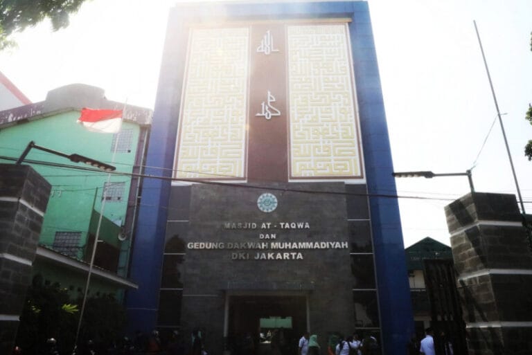 Ketua PWM Nyumbang Rp100 Juta untuk Pembangunan Masjid KH Ahmad Dahlan