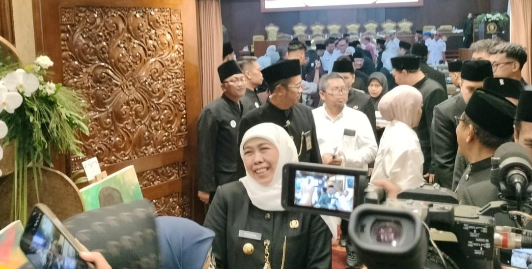 Khofifah Evaluasi Kemiskinan dan Ketenagakerjaan Jatim pada 2026