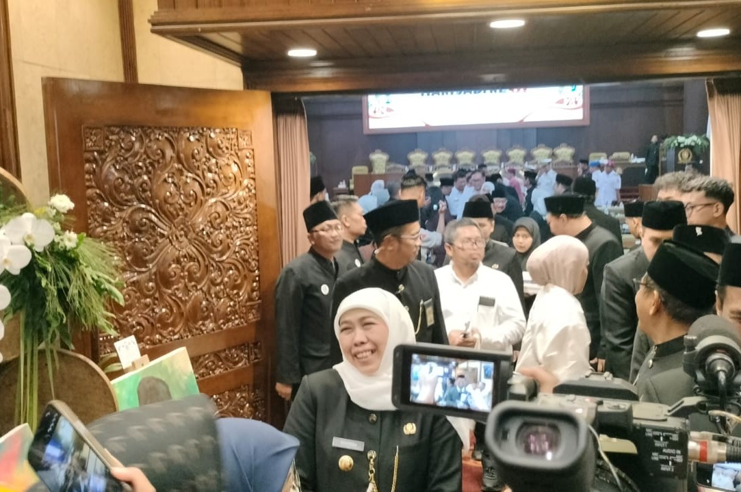 Khofifah Evaluasi Kemiskinan dan Ketenagakerjaan Jatim pada 2026