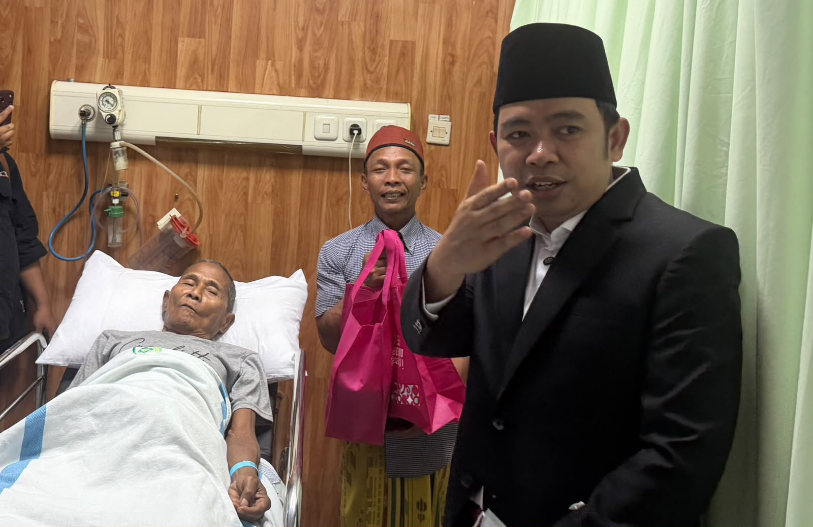 Gus Fawait Turun Tangan, Lansia Penderita Ulkus Pedis Kronis Dirujuk ke RSD dr Soebandi
