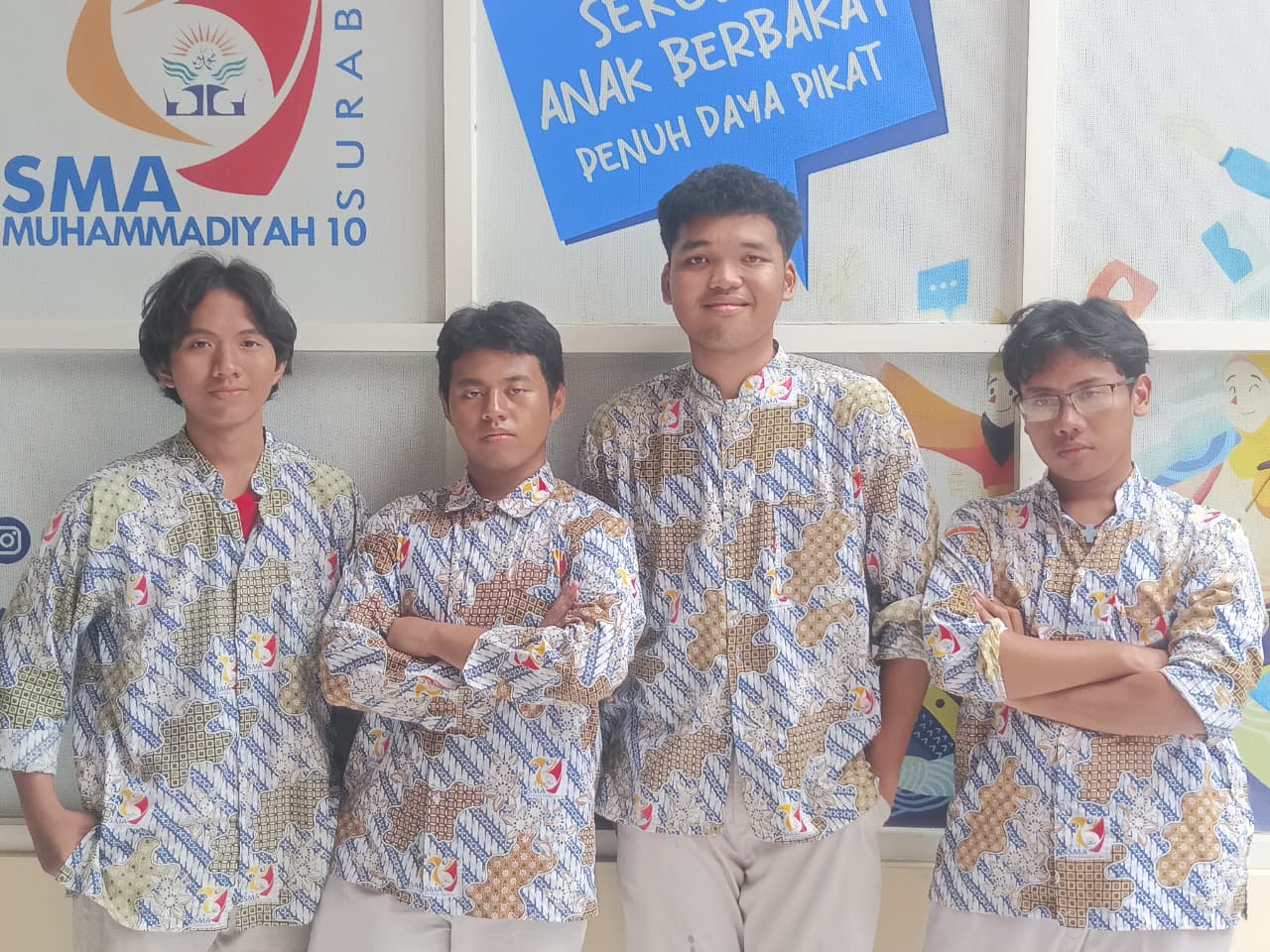SMA Muhammadiyah 10 Surabaya Raih Juara 3 Lomba Esai Hukum AMPHI 2026