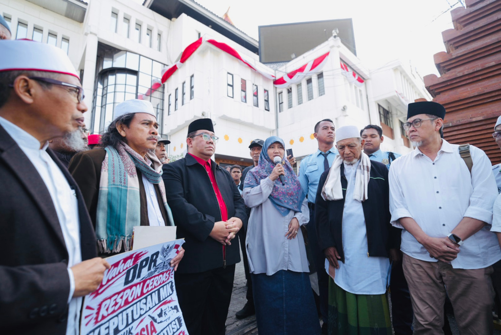 ​Aliansi Ulama Tuntut Pemakzulan Wapres Gibran, Titip Aspirasi ke DPRD Jatim